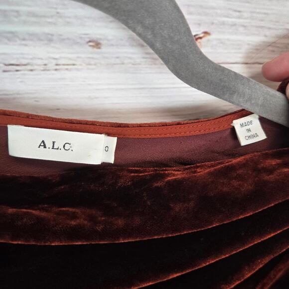 A.L.C. Miller Crushed Velvet Cowl Neck Top Sz 0 Soft Cognac Brown Dolman Sleeve - Picture 3 of 9